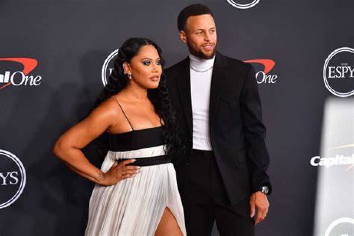 Ayesha Curry Hosts At A Cooking Event