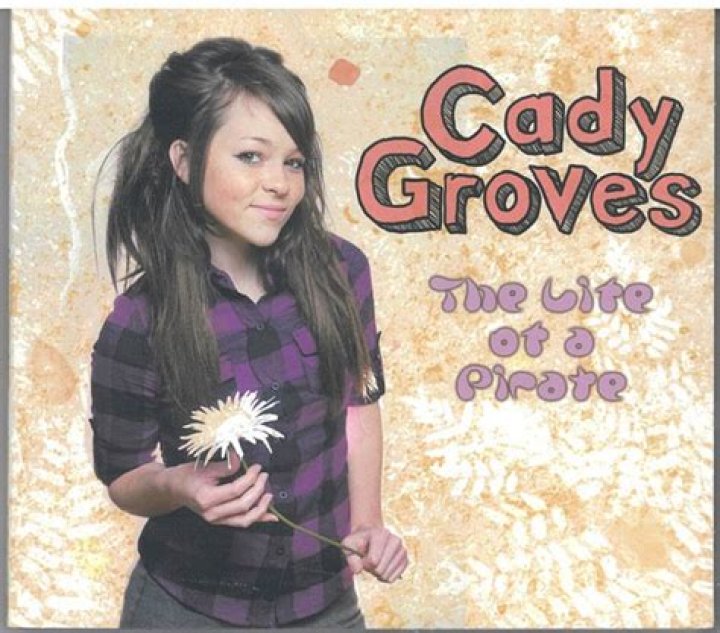 Cady Groves Sings For A Crowd