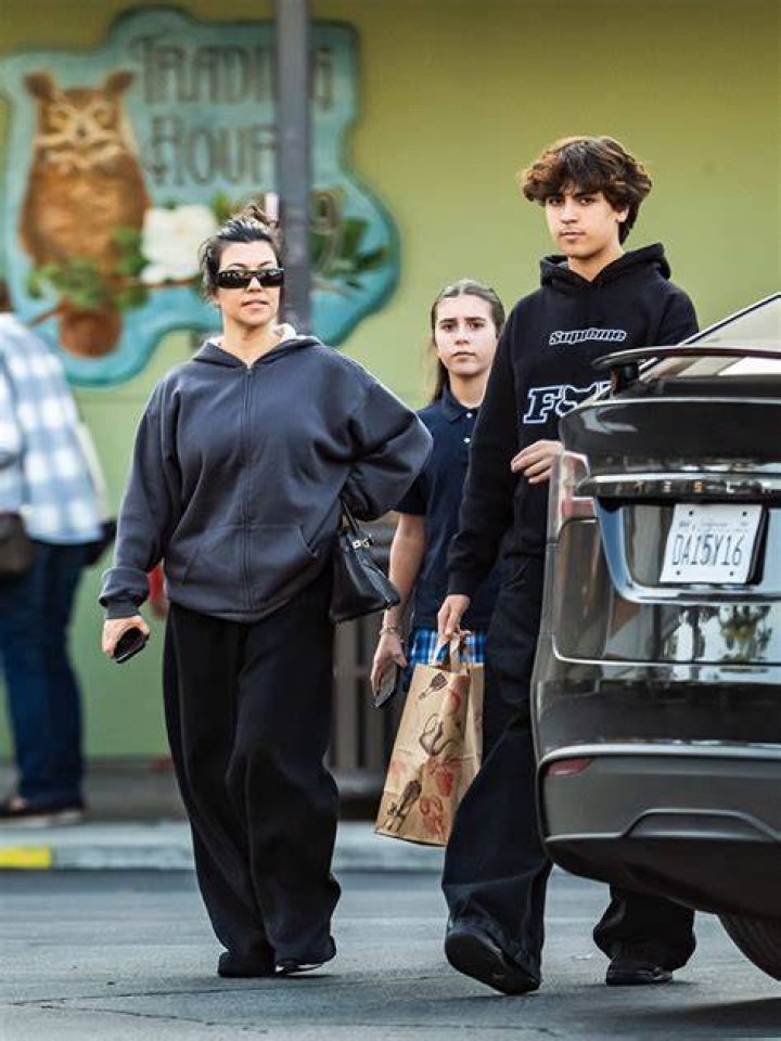 Calabasas, CA - *EXCLUSIVE* - Nick Cannon steps out with his baby momma Brie Tiesi and their kids on Valentine's Day in Calabasas. Pictured: Nick Cannon, Brie Tiesi BACKGRID USA 14 FEBRUARY 2023 BYLINE MUST READ: IXOLA / BACKGRID USA: +1 310 798 9111 / UK: +44 208 344 2007 / *UK Clients - Pictures Containing Children Please Pixelate Face Prior To Publication*