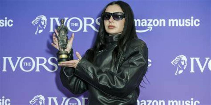 Charli XCX strikes a pose outside her hotel in New York City. Pictured: Charli XCX Ref: SPL5293964 040322 NON-EXCLUSIVE Picture by: Justin Steffman / SplashNews.com Splash News and Pictures USA: +1 310-525-5808 London: +44 (0)20 8126 1009 Berlin: +49 175 3764 166 World Rights