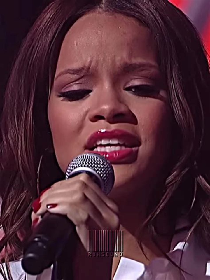 rihanna-performance