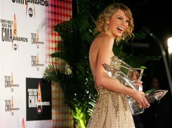 Taylor Swift at the CMA Awards